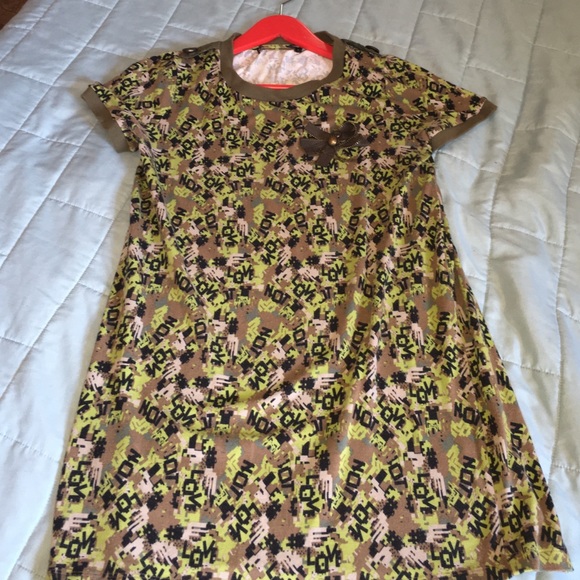Very cute t-shirt in cotton with great details