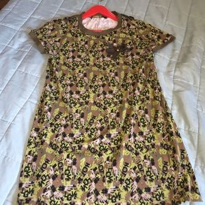 Very cute t-shirt in cotton with great details