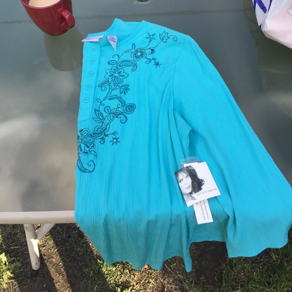 Blue Jaclyn smith small blue shirt