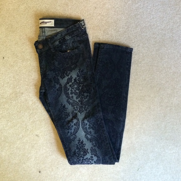 Velvet floral pattern embossed jeans