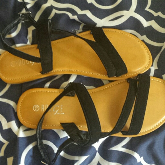 *Sold* ROUGE SANDLES - Picture 3 of 3