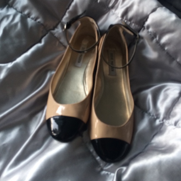 STEVE MADDEN size 9 cream and black flats