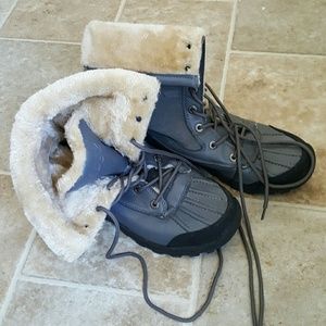 Snow boots