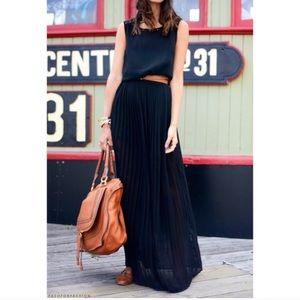 Pleated Maxi Skirt. Navy.