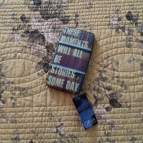 Cute wallet, cute gift for a book reader NWT.