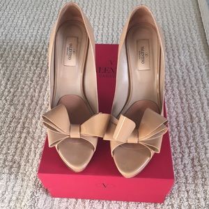 Valentino patent leather bow heels, worn once Valentino patent leather bow heels, worn once