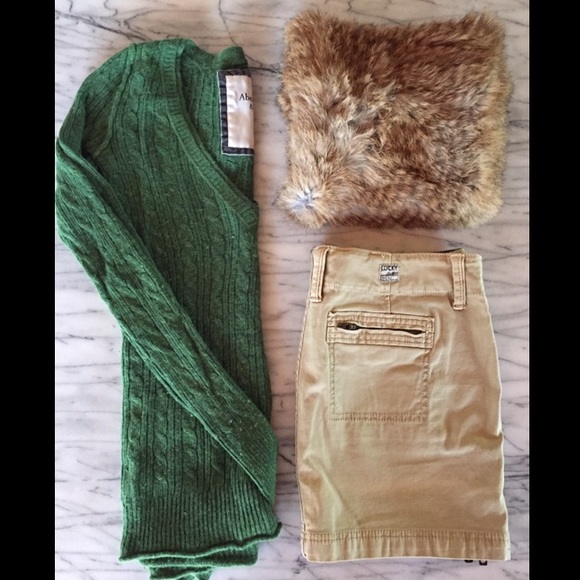 Abercrombie & Fitch Cable Knit V-neck Sweater