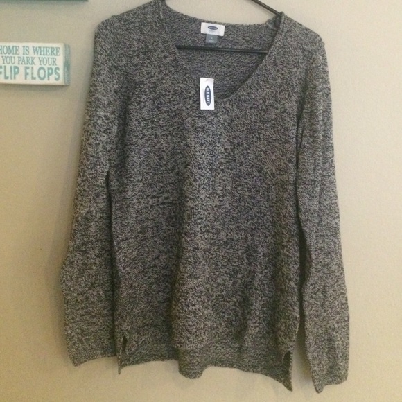 Old Navy Sweaters - V neck light sweater 60% cotton