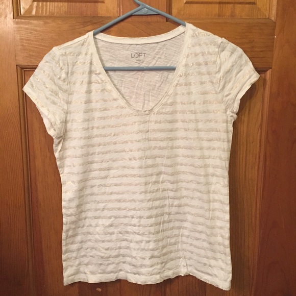 V-neck white and gold tee