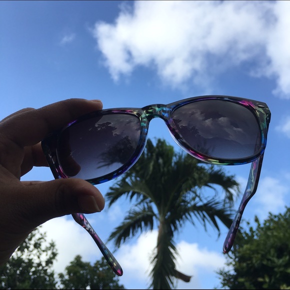 SUNGLASSES