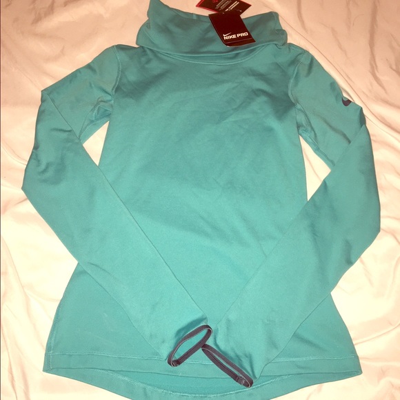 Nike Sweaters - Nike pro therma hoodie