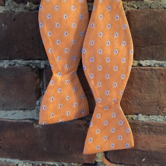 Bow tie