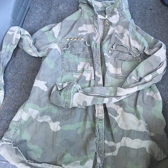 CAMO button up