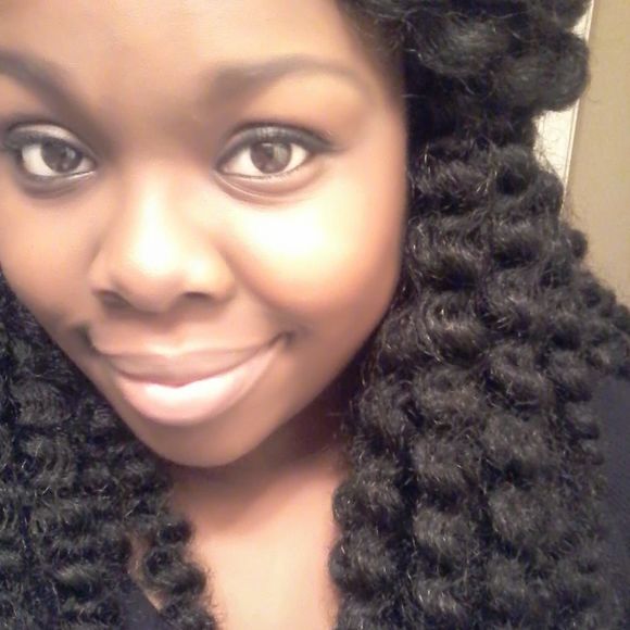 Meet your Posher, Ebonie - Picture 1 of 1