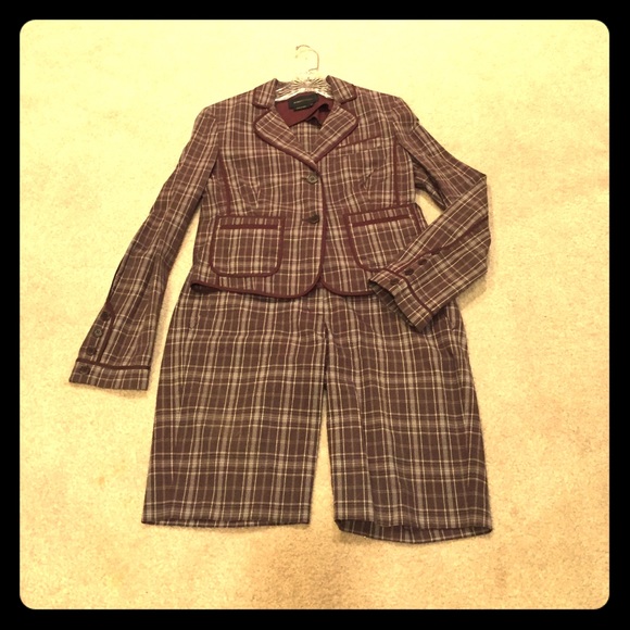 BCBGMAXAZRIA brown and light blue Capri suit