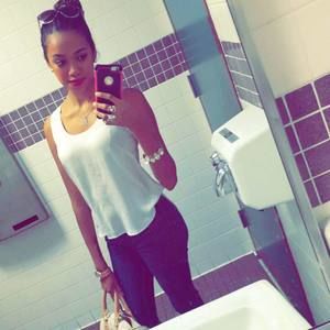 Meet your Posher, Valeria