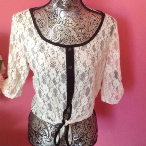LOVE TO LOVE IVORY LACE TOP M NWOT - Picture 1 of 4