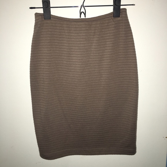 Pencil band skirt