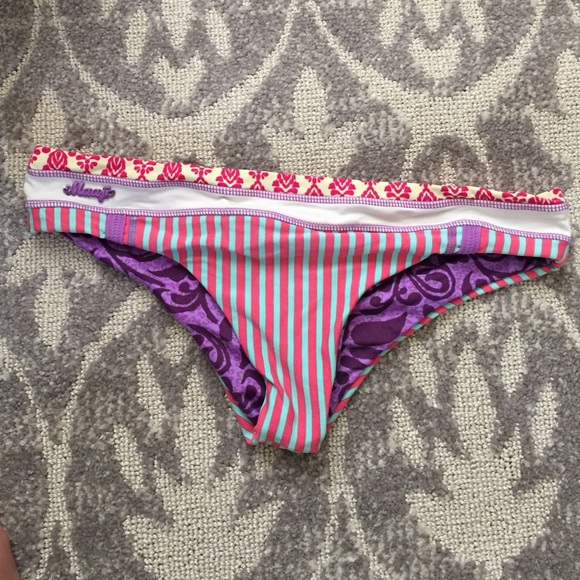 Reversible bathing suit bottoms