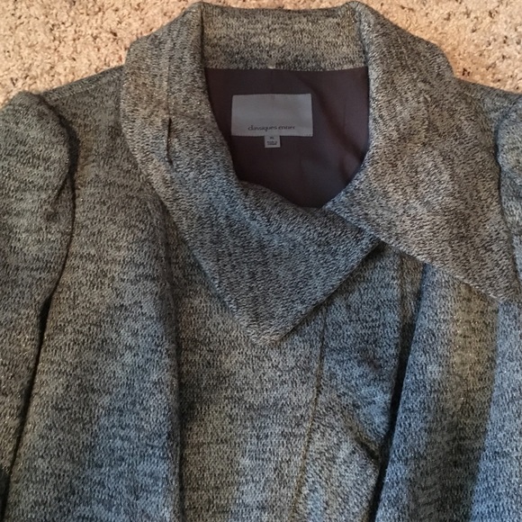 Grey jacket with side neck and diagonal zip-up. - Picture 3 of 3