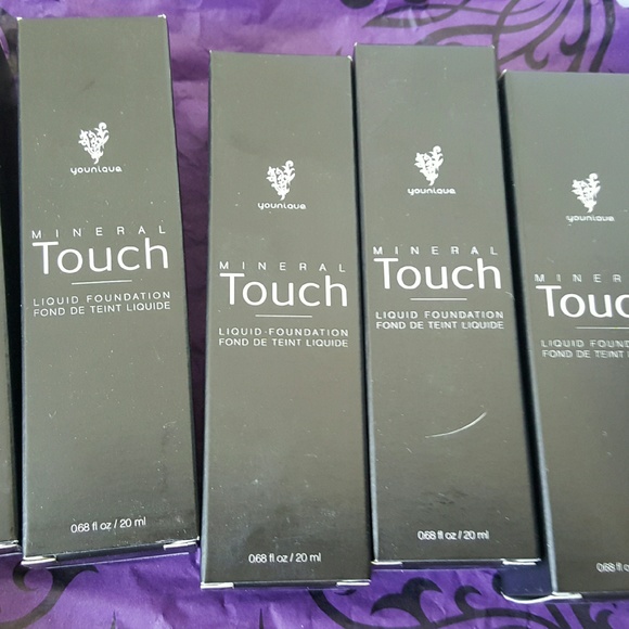 Younique touch mineral liquid foundation - Picture 1 of 1