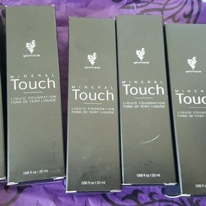 Younique touch mineral liquid foundation