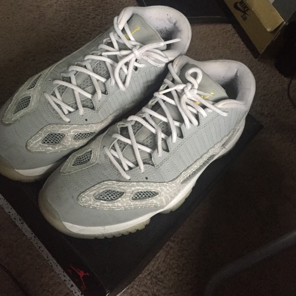 Air Jordan XI "Zen Grey" - Picture 1 of 4