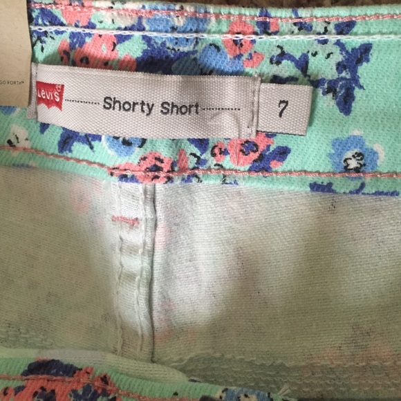 Levi women's shorts - Picture 3 of 4