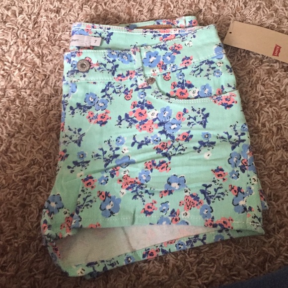 Levi women's shorts - Picture 4 of 4