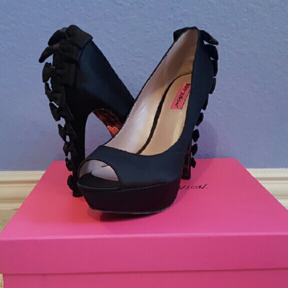 Betsey Johnson Valntyne Bow Heels