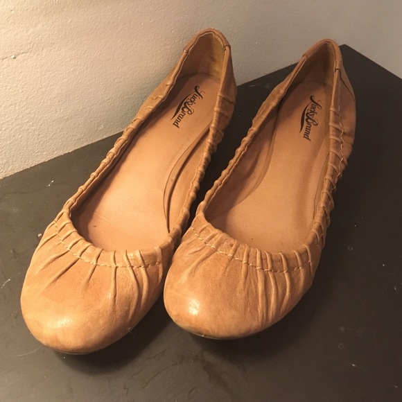 Lucky Brand size 8 beige flats with wedge heel