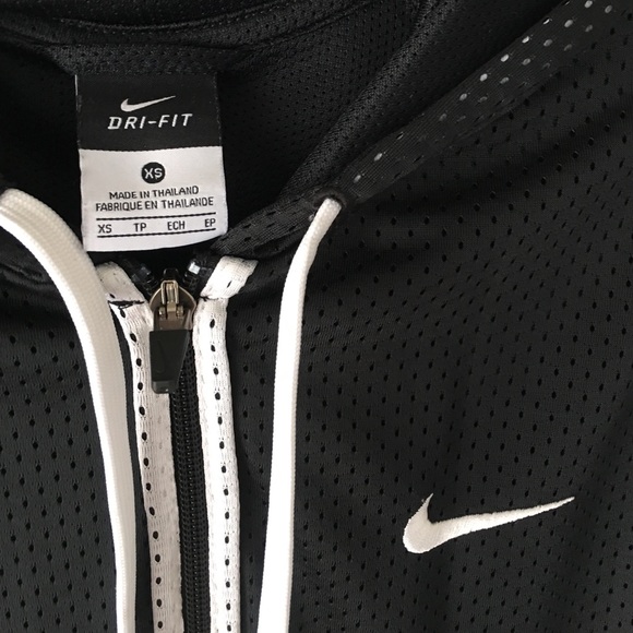 Nike Dryfit zipper up - Picture 3 of 3