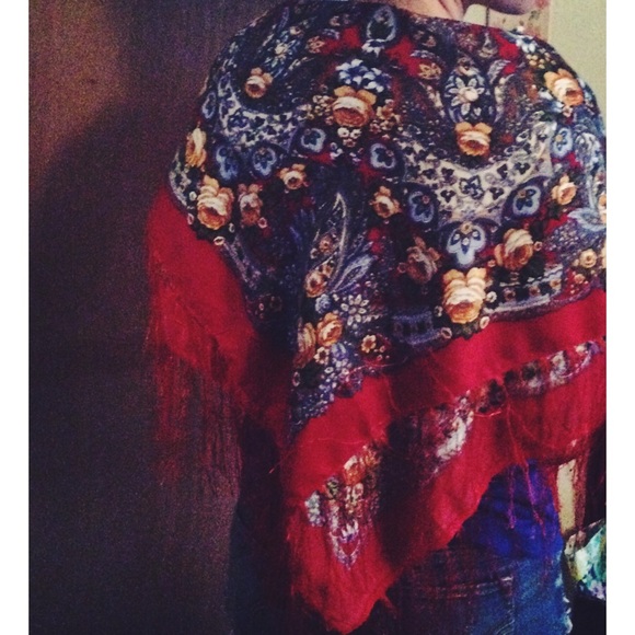 Russian Wool Shal NWT