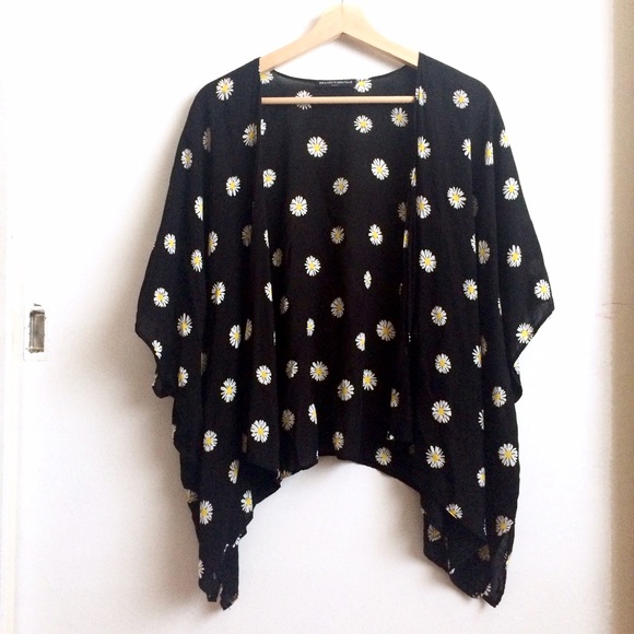 SOLD! Brandy Melville Daisy Kimono - Picture 2 of 4