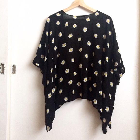 SOLD! Brandy Melville Daisy Kimono - Picture 4 of 4