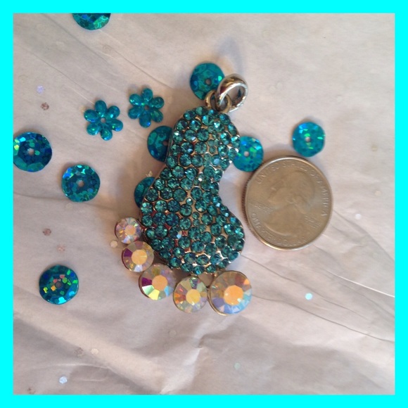 BLUE RHINESTONE FOOT PENDANT - Picture 3 of 3