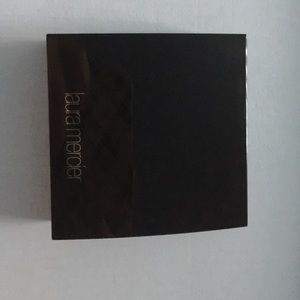 Laura Mercier Matte Radiance Baked Powder Compact