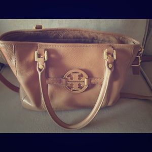 Leather Tory Burch handbag with shoulder strap.