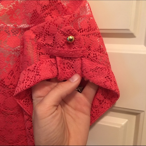 Coral lace scalloped top - Picture 3 of 3