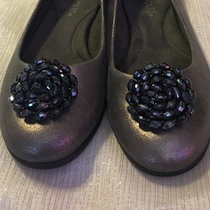 gunmetal flats w| intricately beaded flower