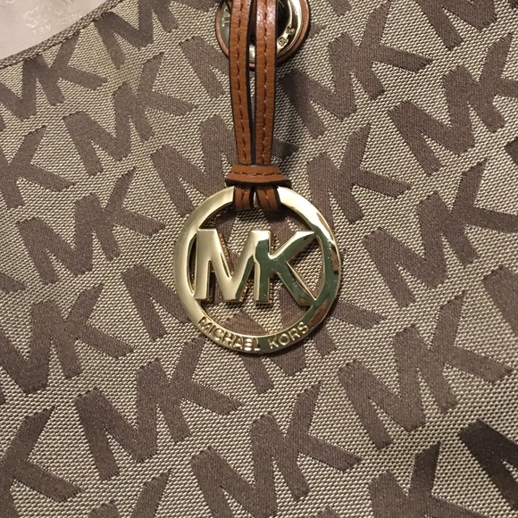 Sold - Picture 3 of 4