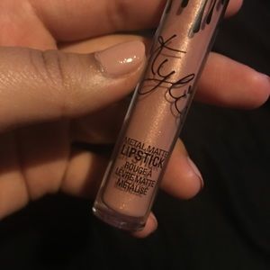 KYLIE METAL MATTE LIPSTICK IN HEIR