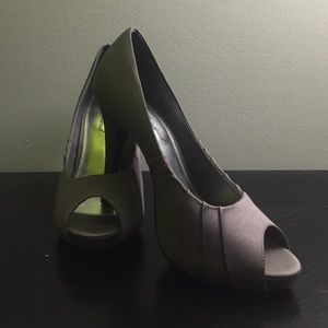 Lulu Townsend Grey Peep-toe Satin Heels