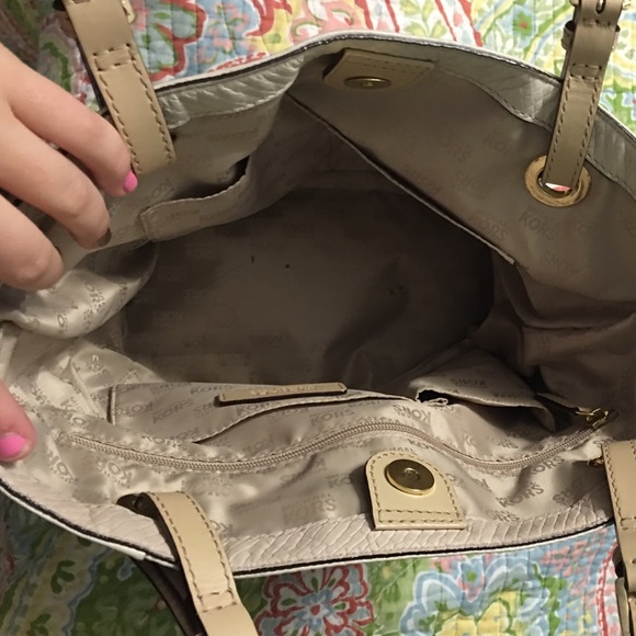 Sold - Picture 3 of 4