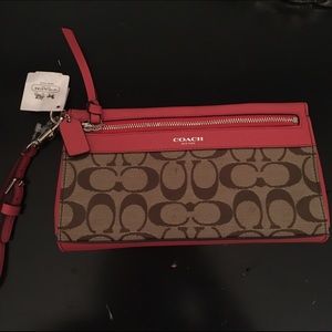 New Coach Wristlet/Purse