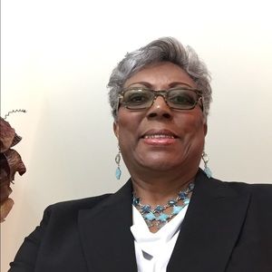 Meet your Posher, Estelle