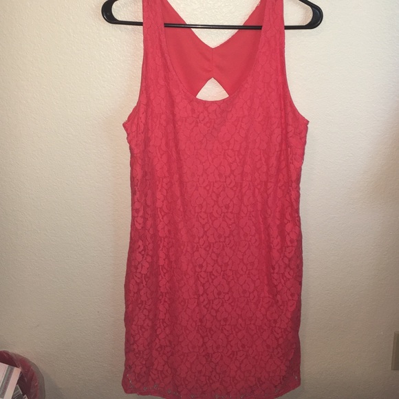 Coral lace dress = Summer ready!