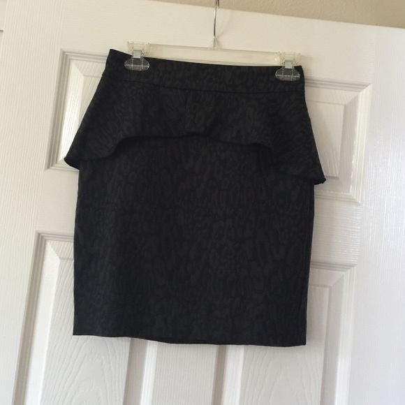 Bebe Pencil Skirt in Black Leopard