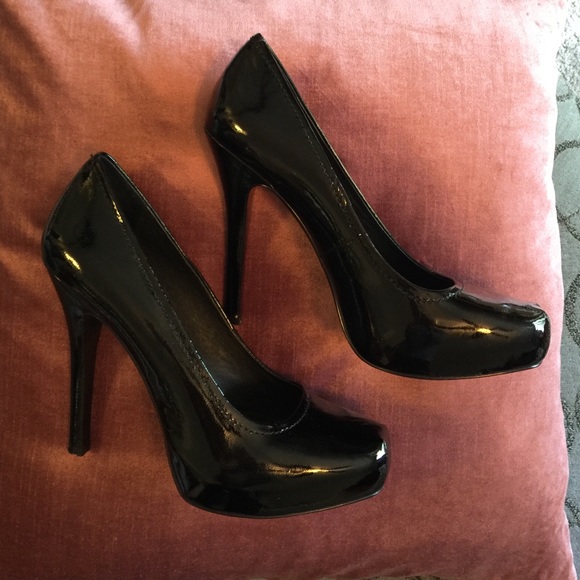 Black patent pumps