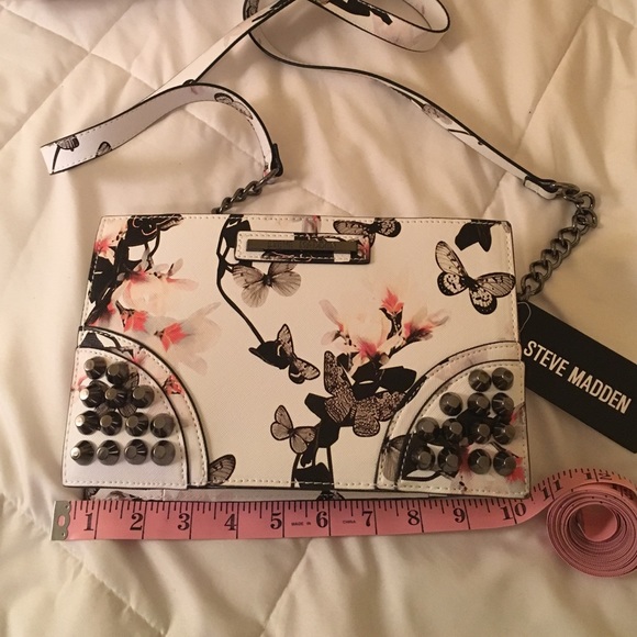 SOLD.    NEW!!! Never worn. Steve Madden Crossbody - Picture 4 of 4